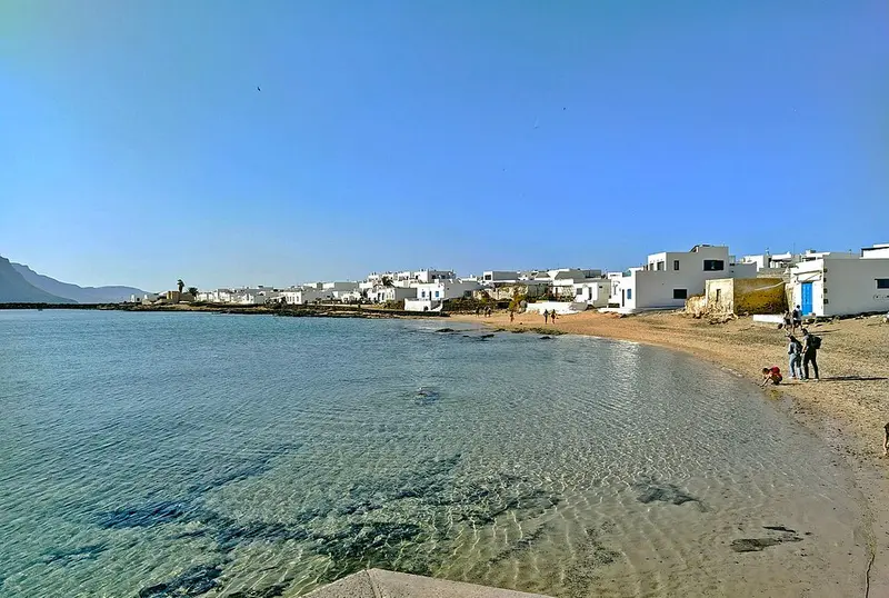 Playa del Salado, en Caleta del Sebo (La Graciosa)